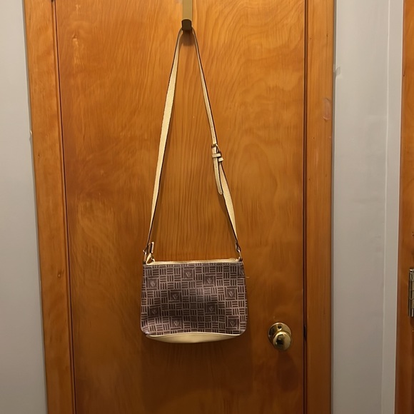 Anne Klein Cross Body purse with adjustable straps. Great condition - Picture 7 of 10